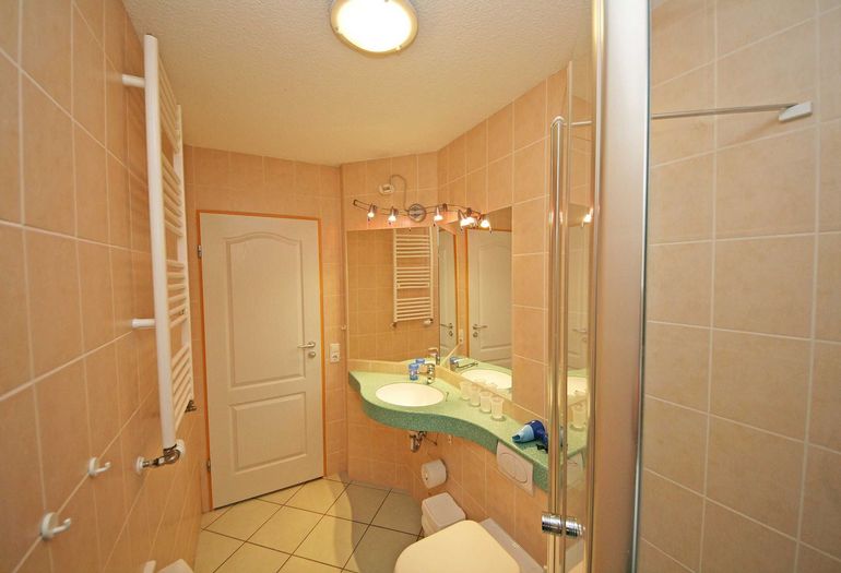 Badezimmer mit Waschbecken