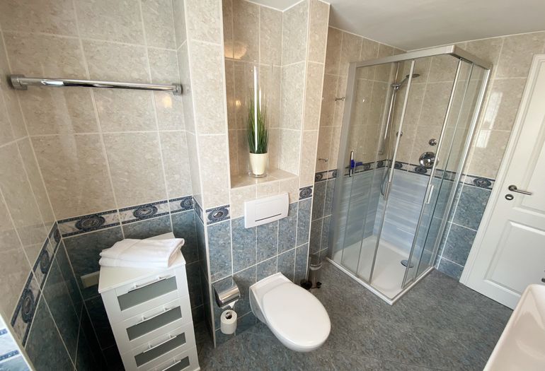 Badezimmer mit WC Badezimmer mit WC