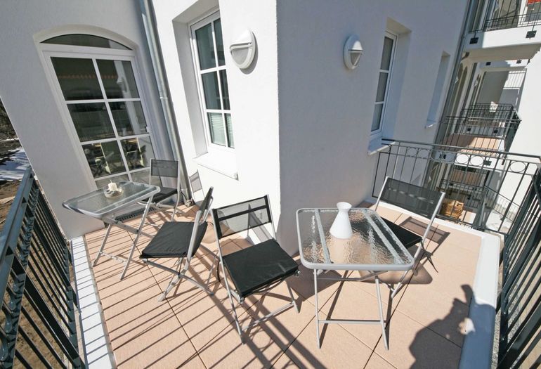 bestuhlter Balkon
