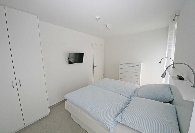 1. Schlafzimmer mit Kleiderschrank 1. Schlafzimmer mit Kleiderschrank