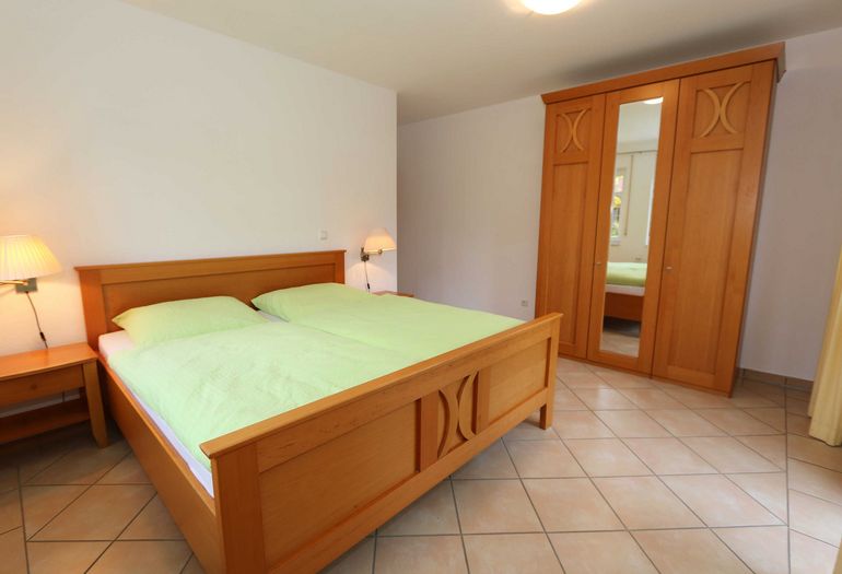 2. Schlafzimmer mit Kleiderschrank 2. Schlafzimmer mit Kleiderschrank