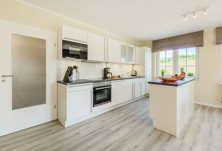 Küchenzeile mit Backofen