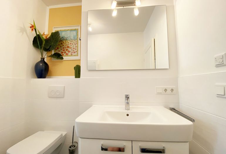 Badezimmer mit Waschbecken Badezimmer mit Waschbecken