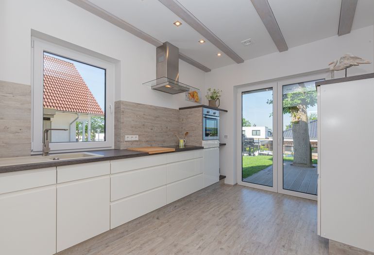 Küchenzeile mit allem was man zum Kochen benötigt Küchenzeile mit allem was man zum Kochen benötigt