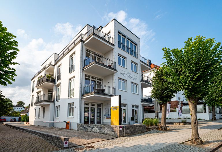 seitlicher Blick zur Villa Wiederkehr