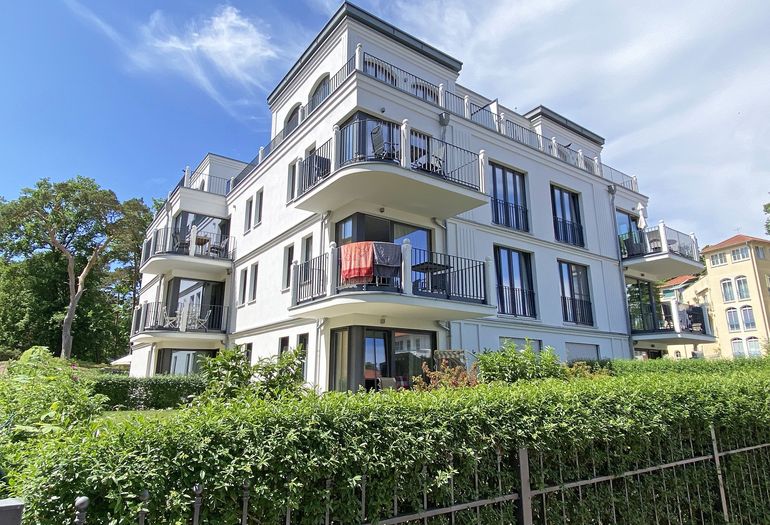 seitlicher Blick auf die Villa Andrea seitlicher Blick auf die Villa Andrea