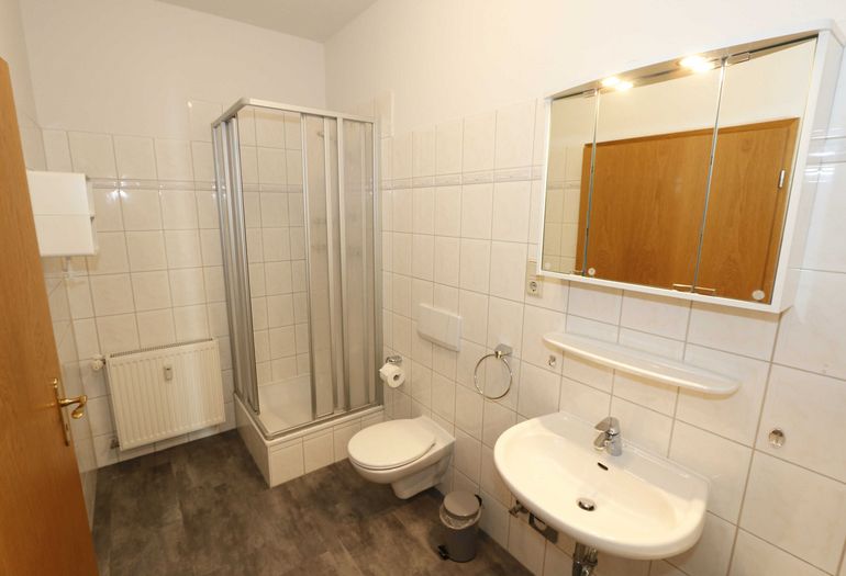 Badezimmer mit Dusche