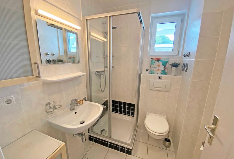 Badezimmer mit Waschbecken