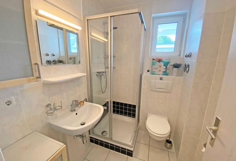 Badezimmer mit Waschbecken
