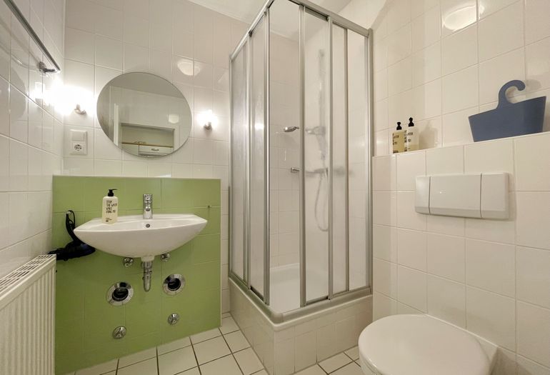 Badezimmer mit Dusche Badezimmer mit Dusche