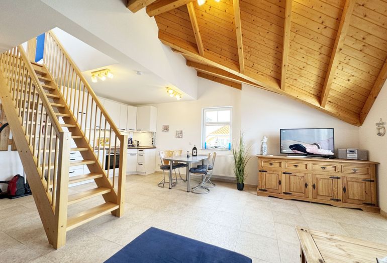 Wohnbereich mit Treppe nach oben