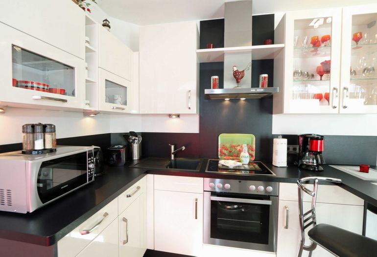 voll ausgestattete Küchenzeile