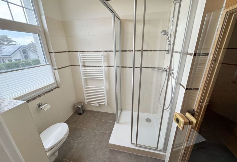 Badezimmer mit Dusche Badezimmer mit Dusche