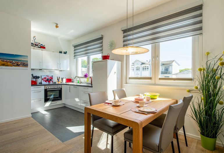 Essplatz angrenzend zur Küchenzeile