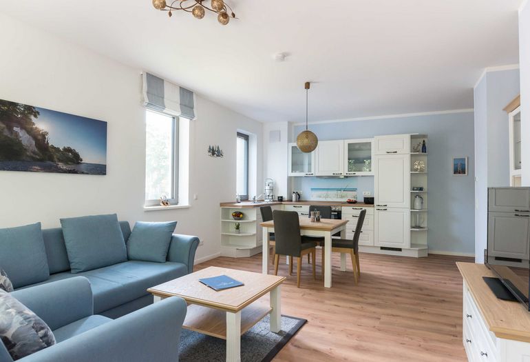 Wohnzimmer mit Esstisch