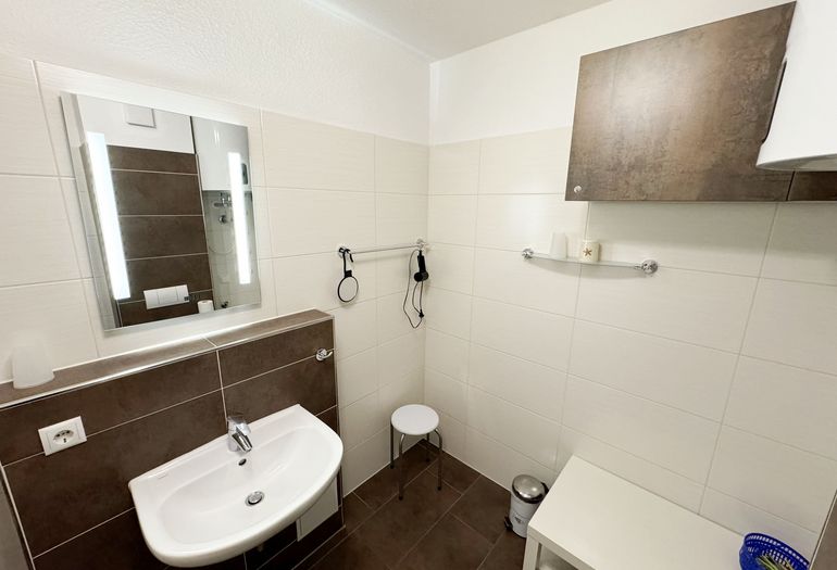 Badezimmer mit Waschplatz Badezimmer mit Waschplatz