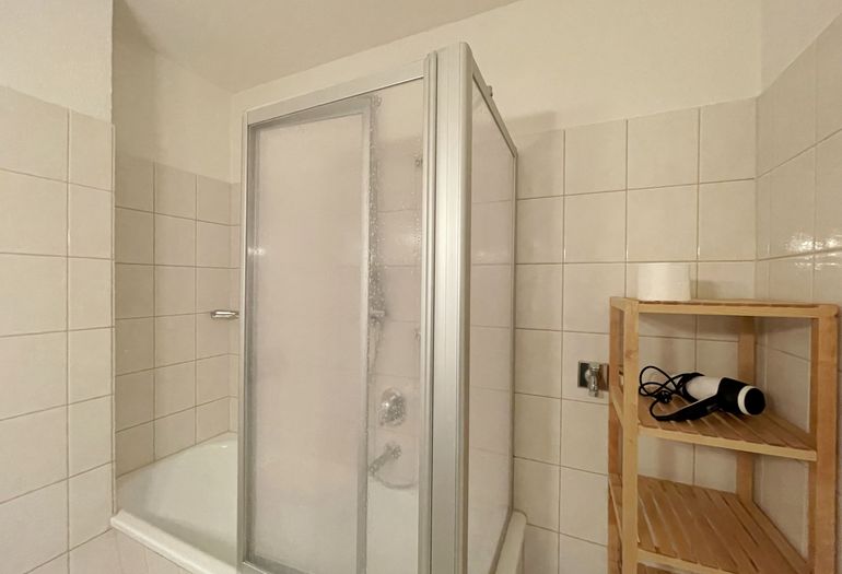 Badezimmer mit Badewanne zum Entspannen