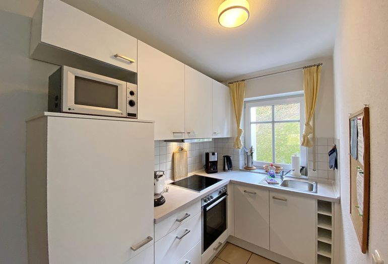 moderne Küchenzeile mit Backofen moderne Küchenzeile mit Backofen