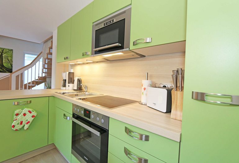 Küchenzeile mit Backofen