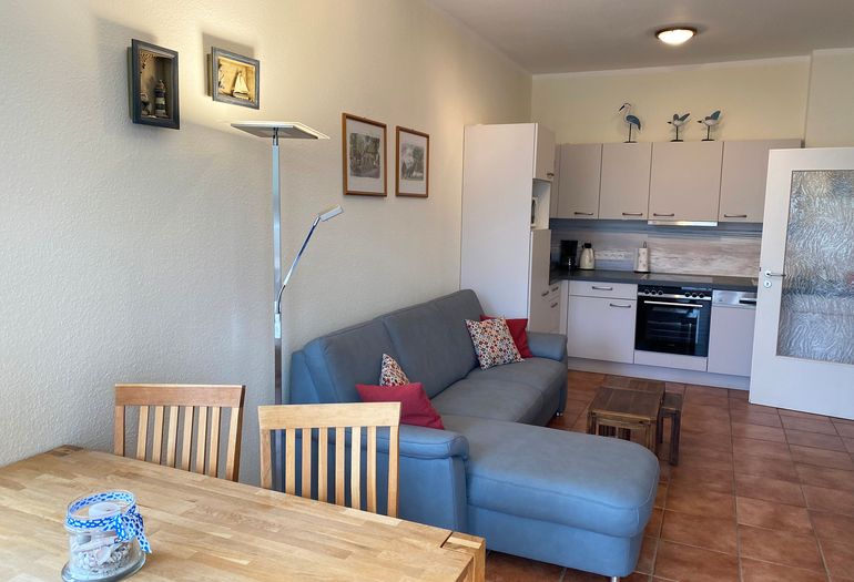 offener Wohnbereich mit Couch