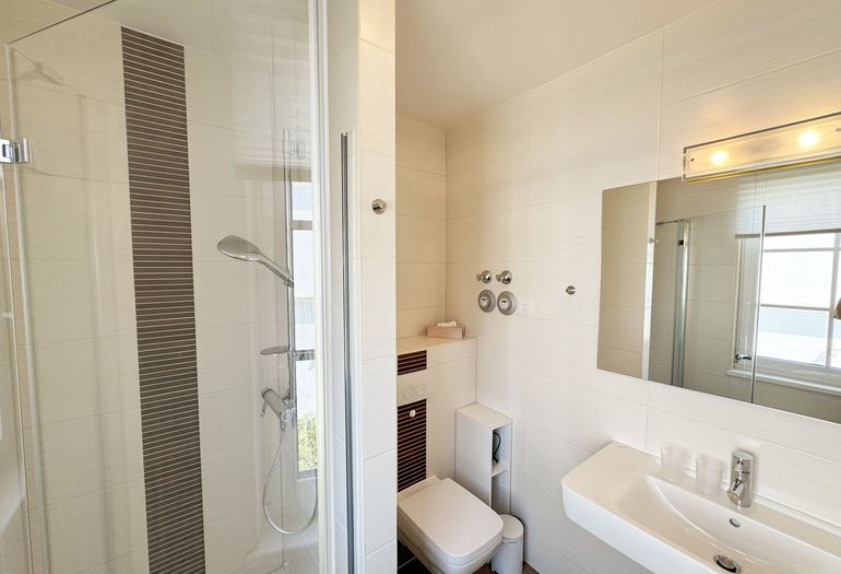 Badezimmer mit Waschplatz