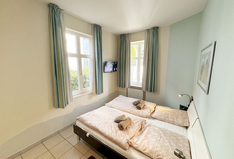 Schlafzimmer mit TV