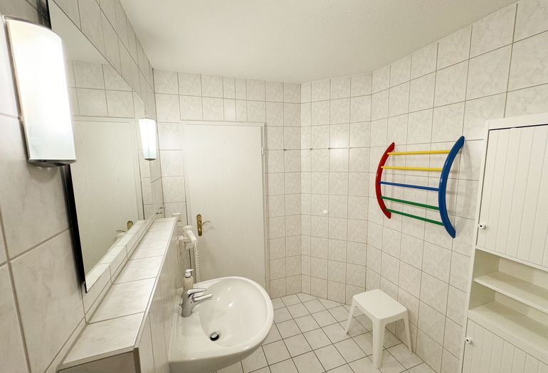 Badezimmer mit Waschbecken