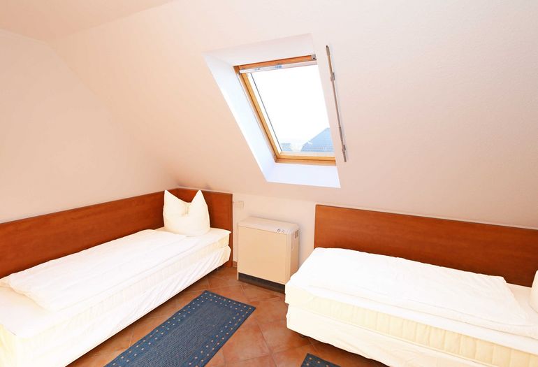 2. Schlafzimmer mit 2 Einzelbetten