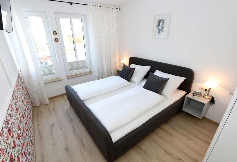 Schlafzimmer mit Doppelbett Schlafzimmer mit Doppelbett