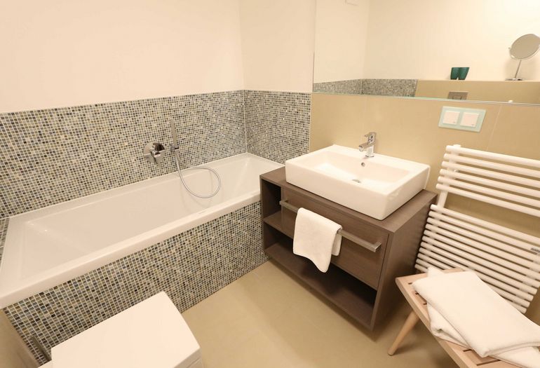 zweites Badezimmer mit Badewanne zweites Badezimmer mit Badewanne