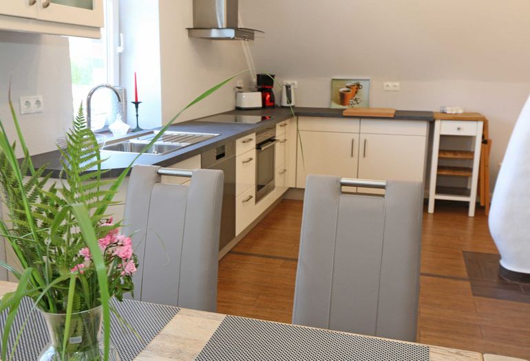 Küche mit allem was zum Kochen benötigt wird