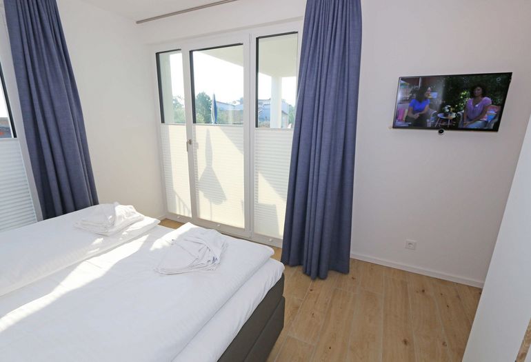 Schlafzimmer mit TV