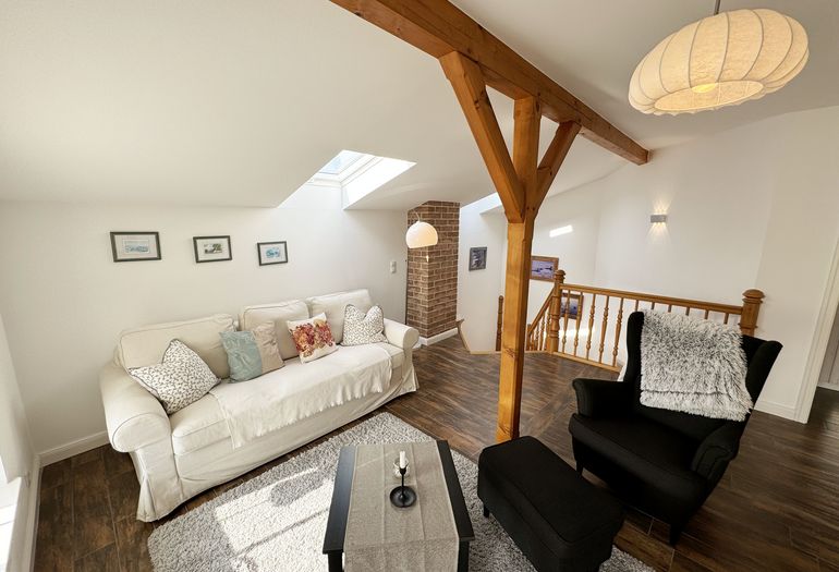 Obergeschoss mit Couch zum Verweilen