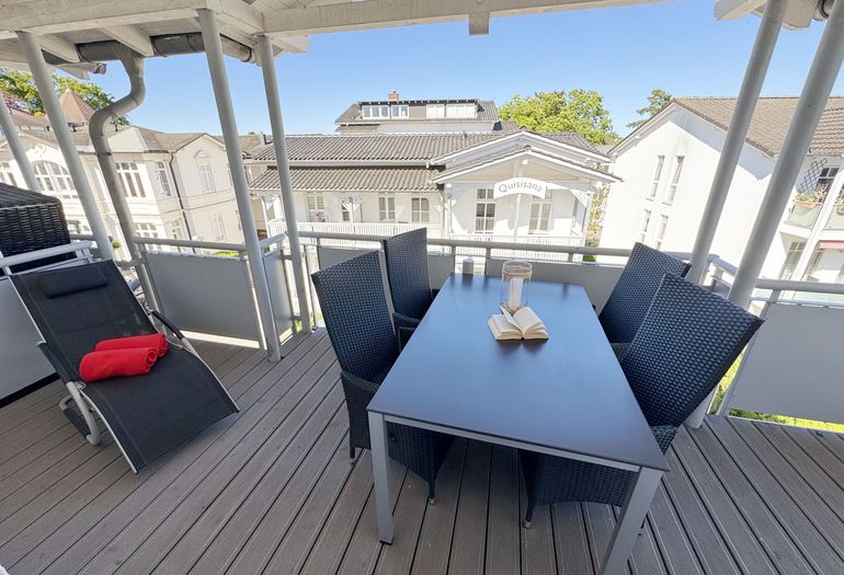 bestuhlter Balkon