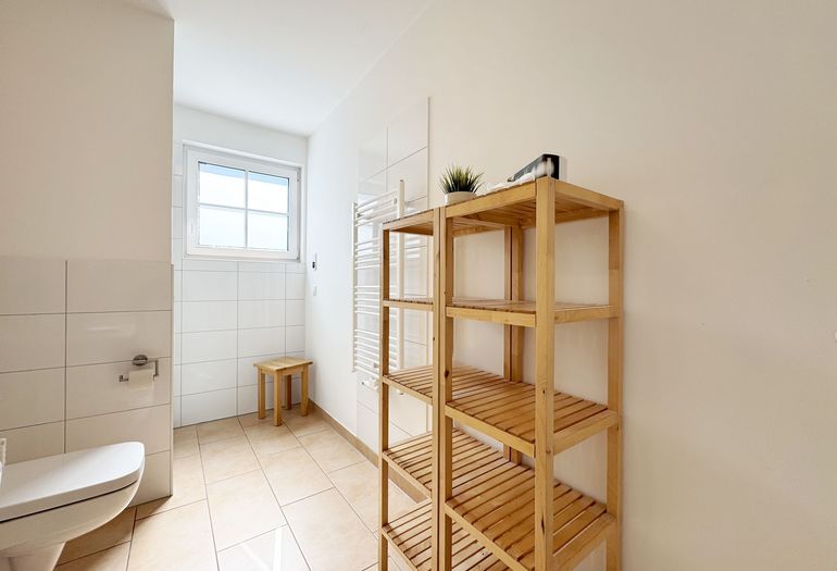 Badezimmer mit Ablagemöglichkeiten Badezimmer mit Ablagemöglichkeiten