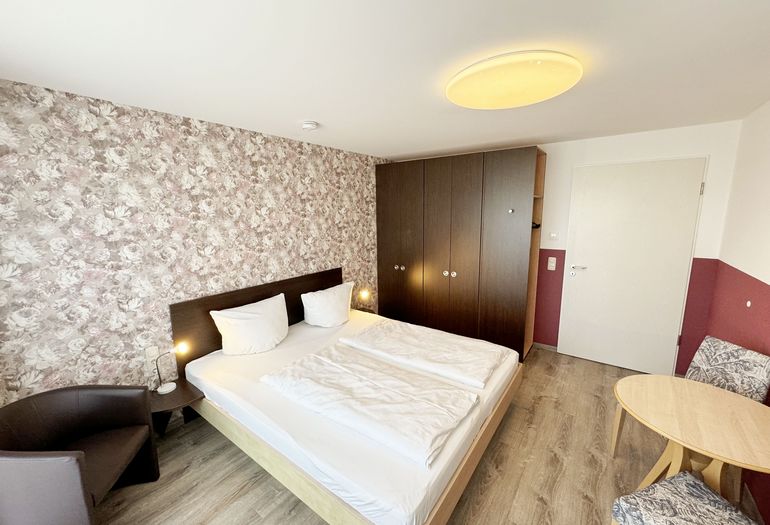 Schlafbereich mit Doppelbett