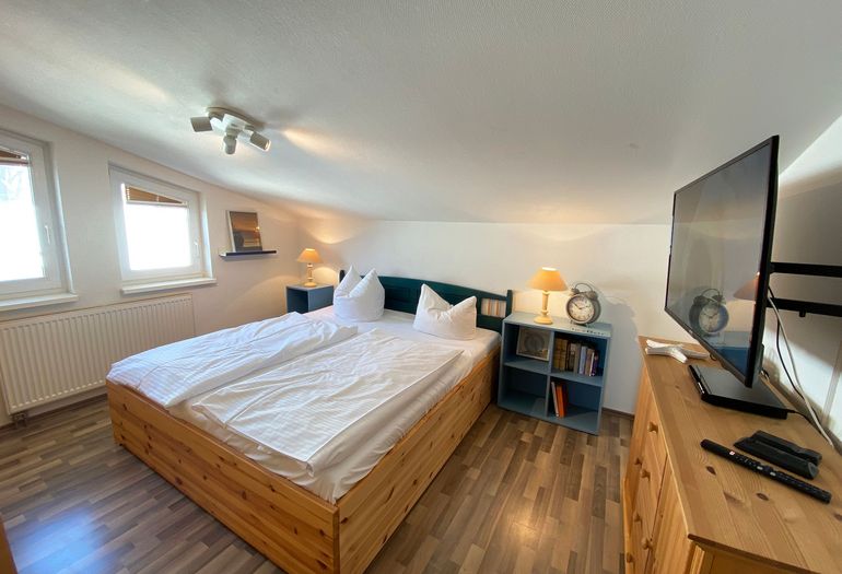 1. Schlafzimmer mit Doppelbett 1. Schlafzimmer mit Doppelbett