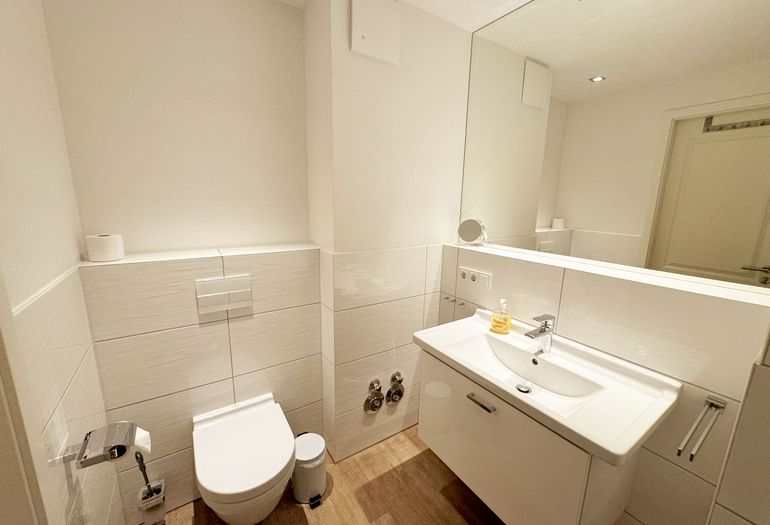 Badezimmer mit Waschplatz Badezimmer mit Waschplatz