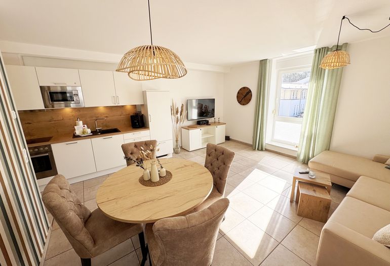 moderne Küchenzeile mit Wohn-und Essbereich moderne Küchenzeile mit Wohn-und Essbereich