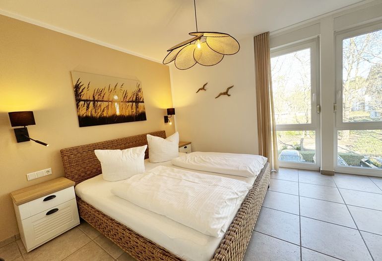 1.Schlafzimmer mit Doppelbett und Nachttischablagen 1.Schlafzimmer mit Doppelbett und Nachttischablagen