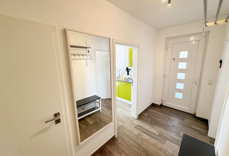 Eingangsbereich mit Garderobe Eingangsbereich mit Garderobe