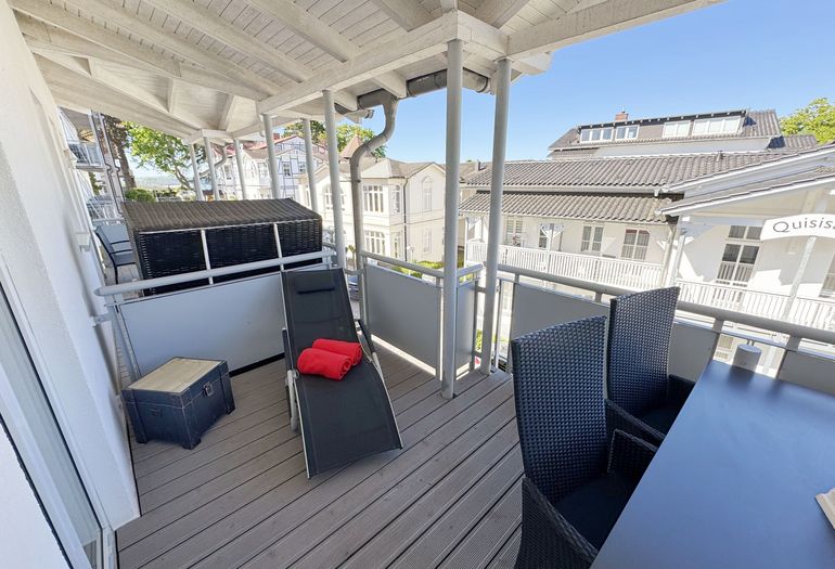 bestuhlter Balkon