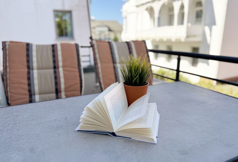 bestuhlter Balkon