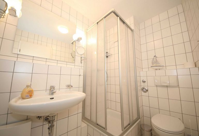 Badezimmer mit Dusche Badezimmer mit Dusche