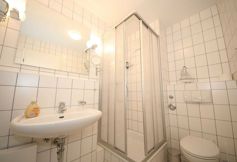 Badezimmer mit Dusche