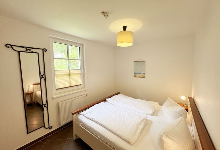 Schlafzimmer mit Doppelbett