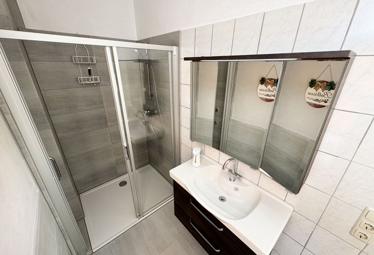 2.Badezimmer mit Dusche