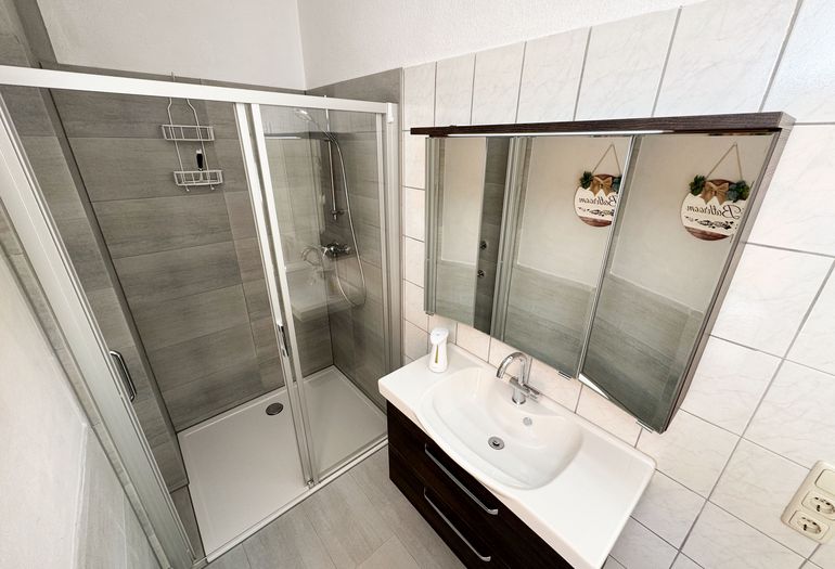 2.Badezimmer mit Dusche