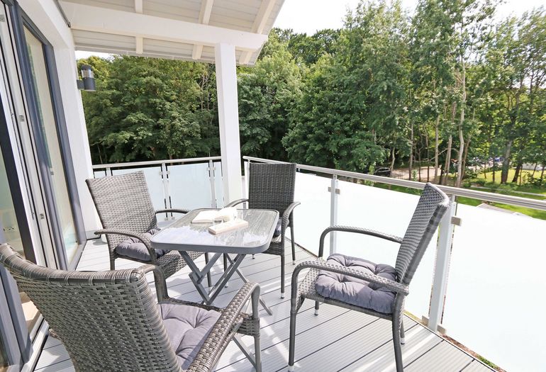 Balkon bestuhlt lädt zum Entspannen ein Balkon bestuhlt lädt zum Entspannen ein