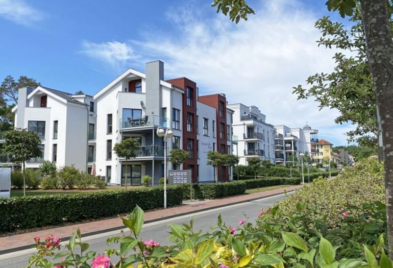 seitlicher Blick auf die Strandvilla Baabe seitlicher Blick auf die Strandvilla Baabe